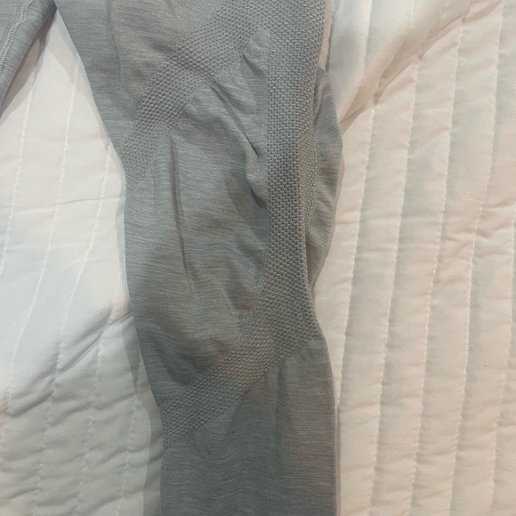 Alphalete Aero leggings color cloud grey size medium - Picture 3 of 4